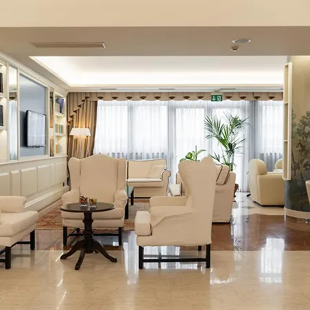 Roxy Apartment